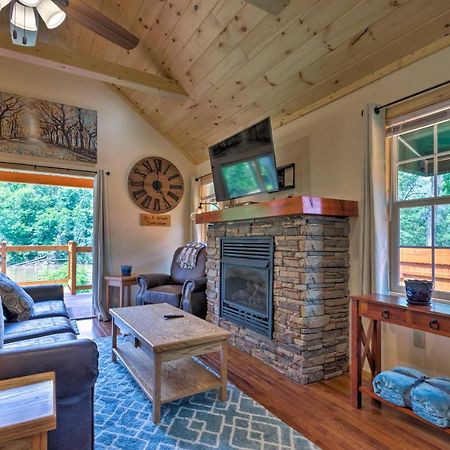 Cozy Riverfront Cabin With Private Deck And Hot Tub! Bryson City Buitenkant foto