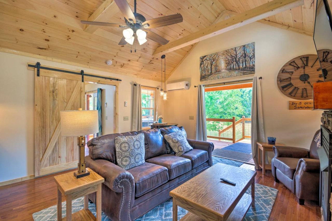 Cozy Riverfront Cabin With Private Deck And Hot Tub! Bryson City Buitenkant foto