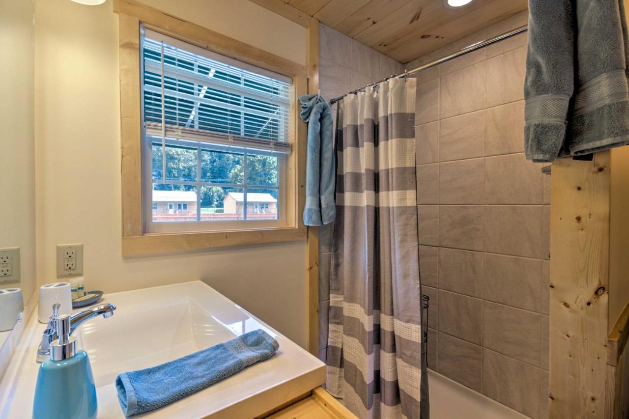Cozy Riverfront Cabin With Private Deck And Hot Tub! Bryson City Buitenkant foto