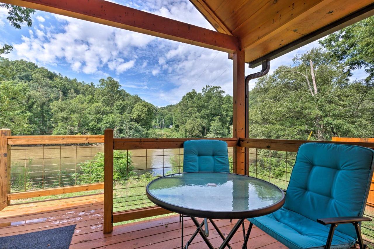 Cozy Riverfront Cabin With Private Deck And Hot Tub! Bryson City Buitenkant foto