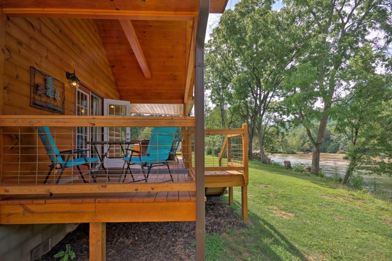 Cozy Riverfront Cabin With Private Deck And Hot Tub! Bryson City Buitenkant foto