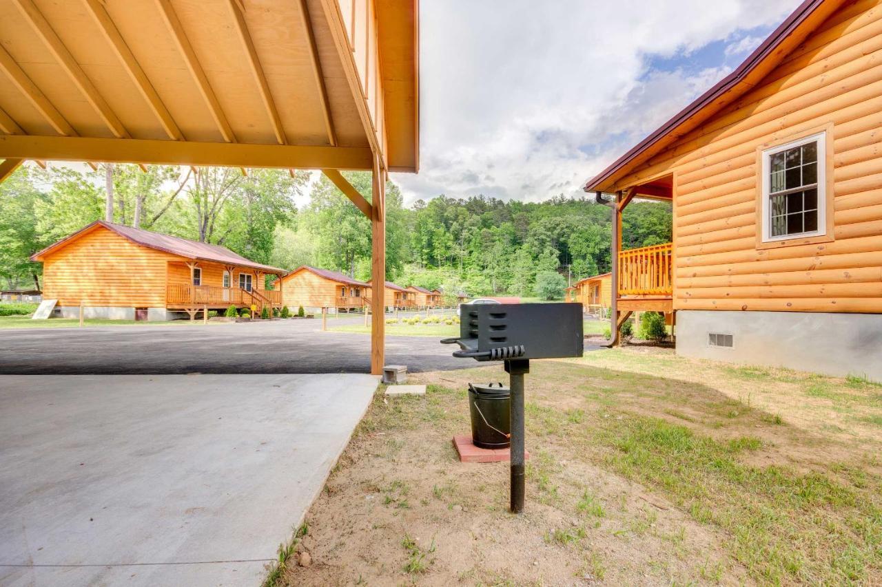 Cozy Riverfront Cabin With Private Deck And Hot Tub! Bryson City Buitenkant foto